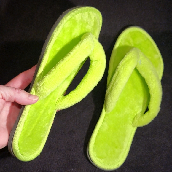 NEW Adorable Lime Green Cushy Comfy 'n Cozy Soft Slipper Slip On Flip Flops 5 - Picture 7 of 10